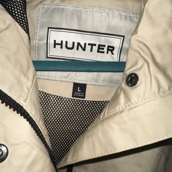 NEW Hunter Ladies' Water & Wind Resistant Rain Jacket, Tan Large NWT - Picture 4 of 9